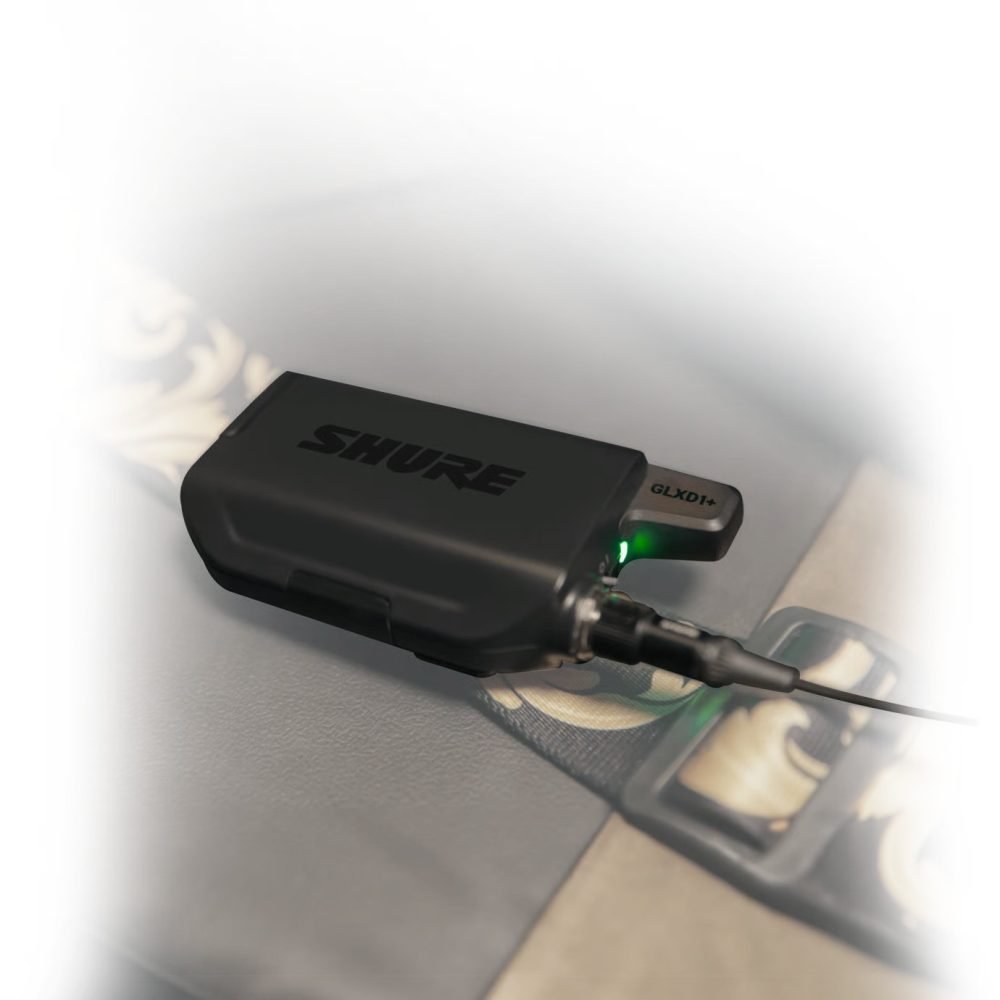 Shure GLXD16+ – Digital Wireless Guitar Pedal System with WA305 Guitar Cable